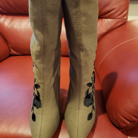 Size 8 1/2 Qupid boots NWT - Picture 3 of 4